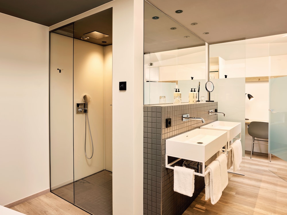 Suite 35