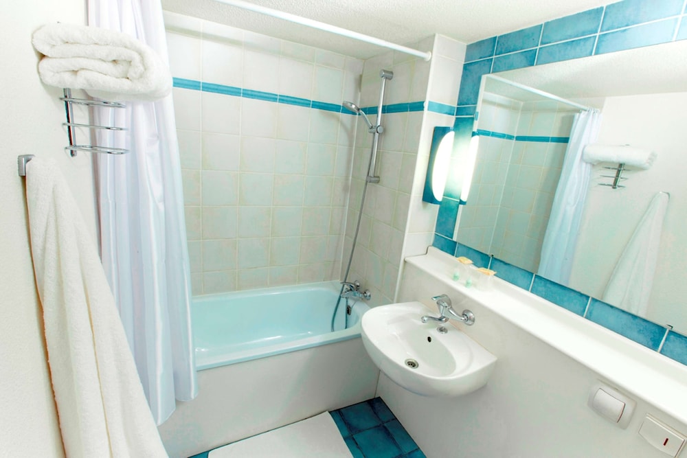 Standard Room, 2 Twin Beds (1 Junior Bed up to 10 years) - Photo 4