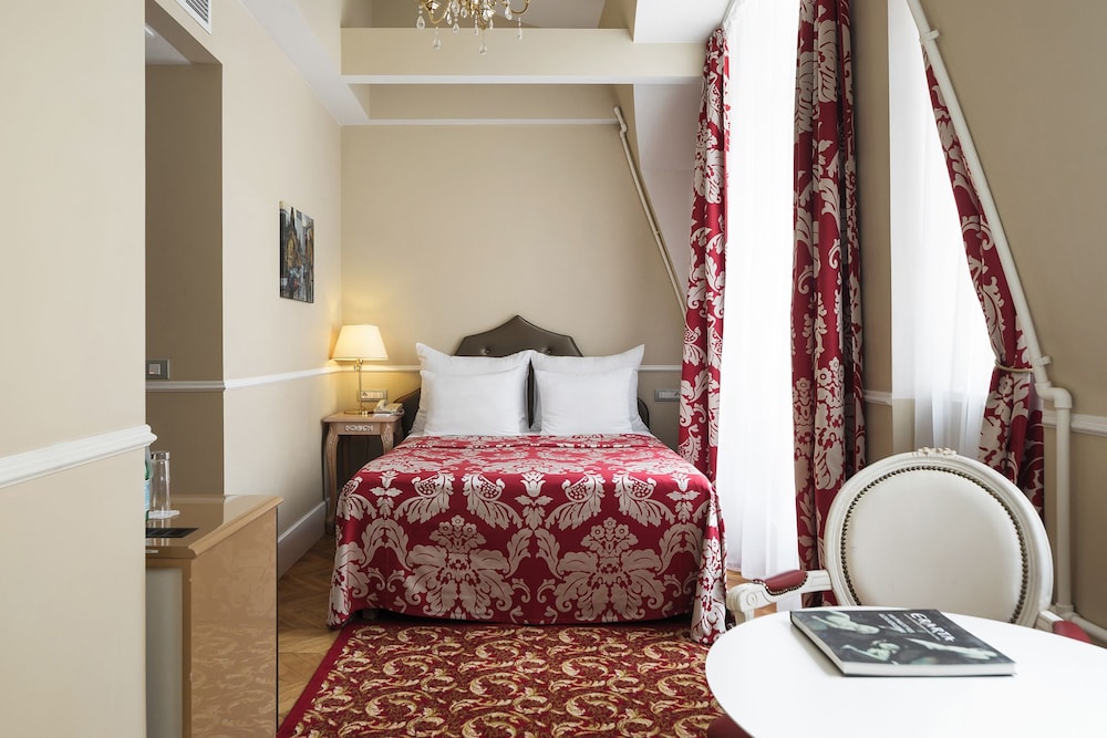 Comfort Room, Allergy Friendly, Courtyard Area
