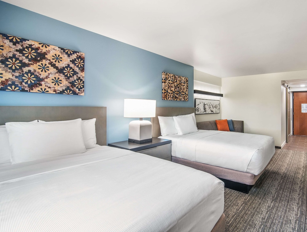 Room, 2 Queen Beds, (Accessible, Roll-in Shower) - Photo 2