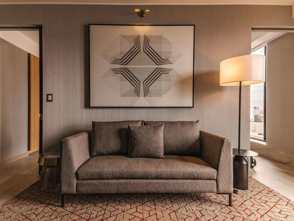 Executive Suite, 1 King Bed, Club Lounge Access - Photo 3