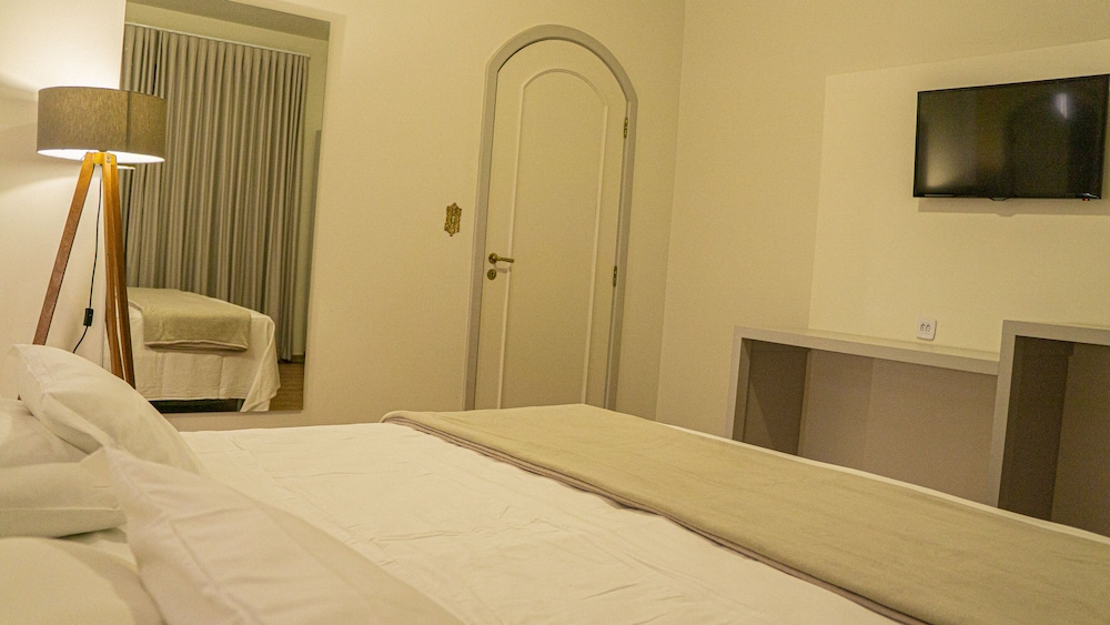 Deluxe Double Room, 1 King Bed photo 2