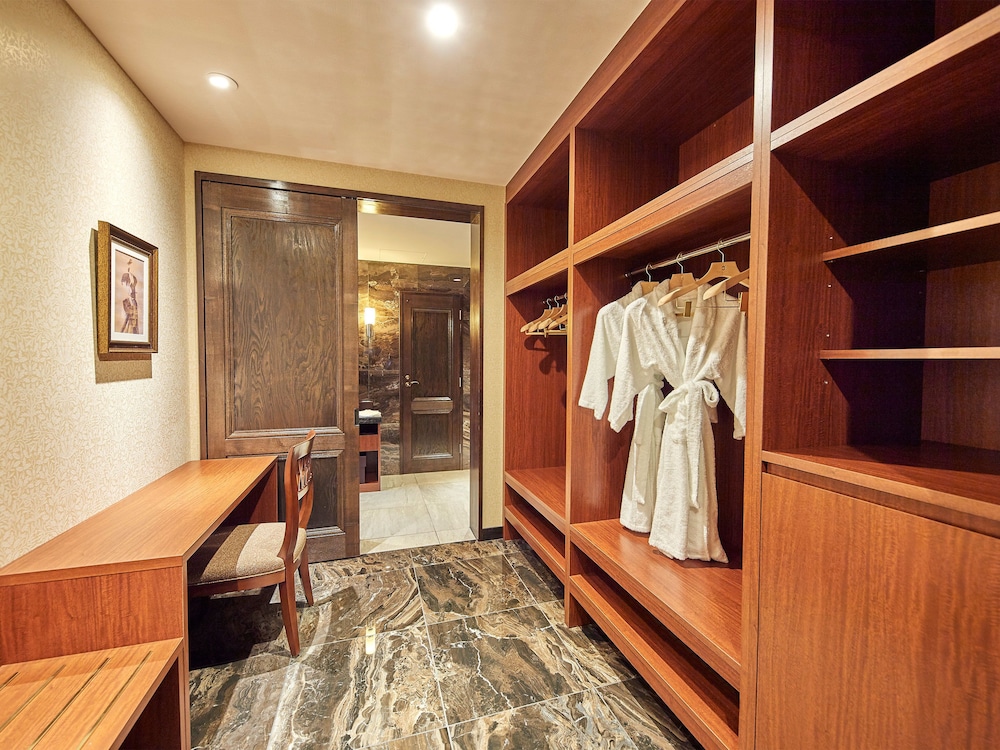Suite, 2 Queen Beds, Non Smoking (Hilltop) photo 2