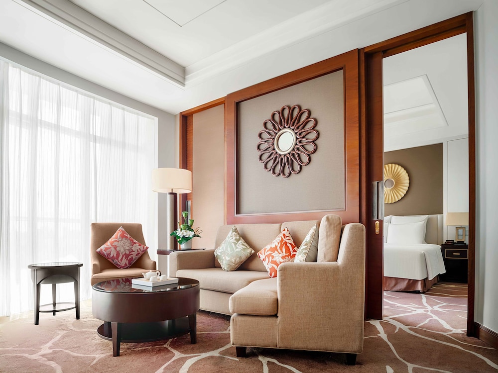 Junior Suite, 1 King Bed, Balcony, River View - Photo 2