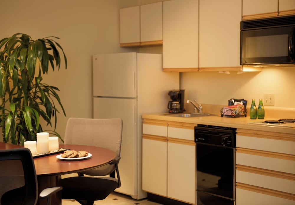 One Bedroom Suite Accessible - Photo 2