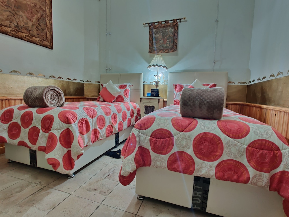 Senior Single Room, 2 Twin Beds, Private Bathroom, Ground Floor photo 1
