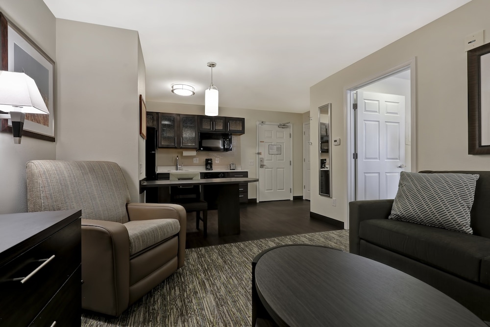 Suite, 1 Bedroom - Photo 8