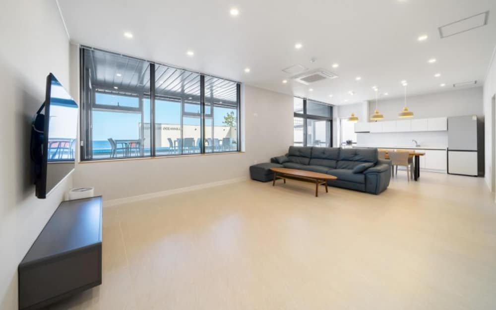 Room (Family Ocean View (Room 100))