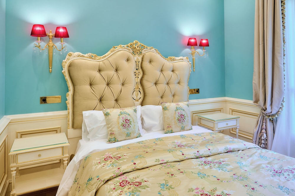 Deluxe Suite Nuits Saint Georges  Terrace- Street view