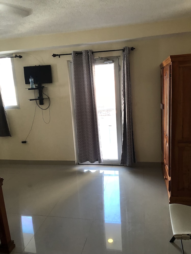 Deluxe Single Room, 1 Queen Bed, Non Smoking, City View photo 3