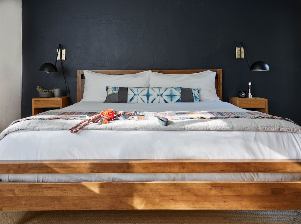 Superior Room, 1 King Bed, Patio photo 2