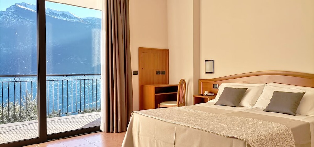 Double Room, Balcony, Lake View photo 1