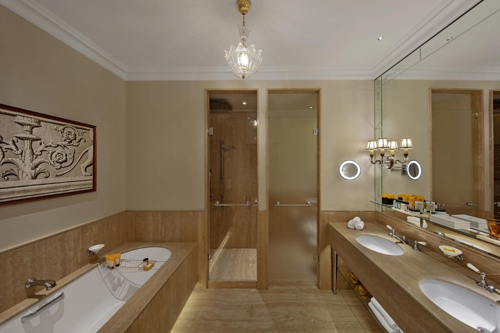 Suite, 1 King Bed