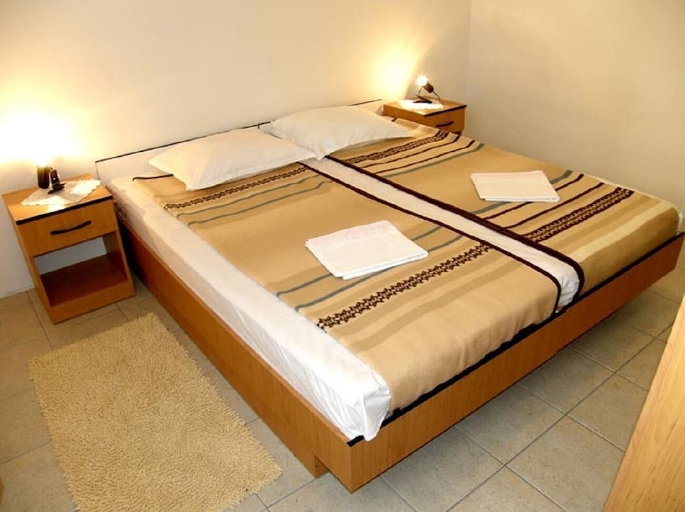 Apartment (Mira - 20 m from pebble beach - A1(4+)