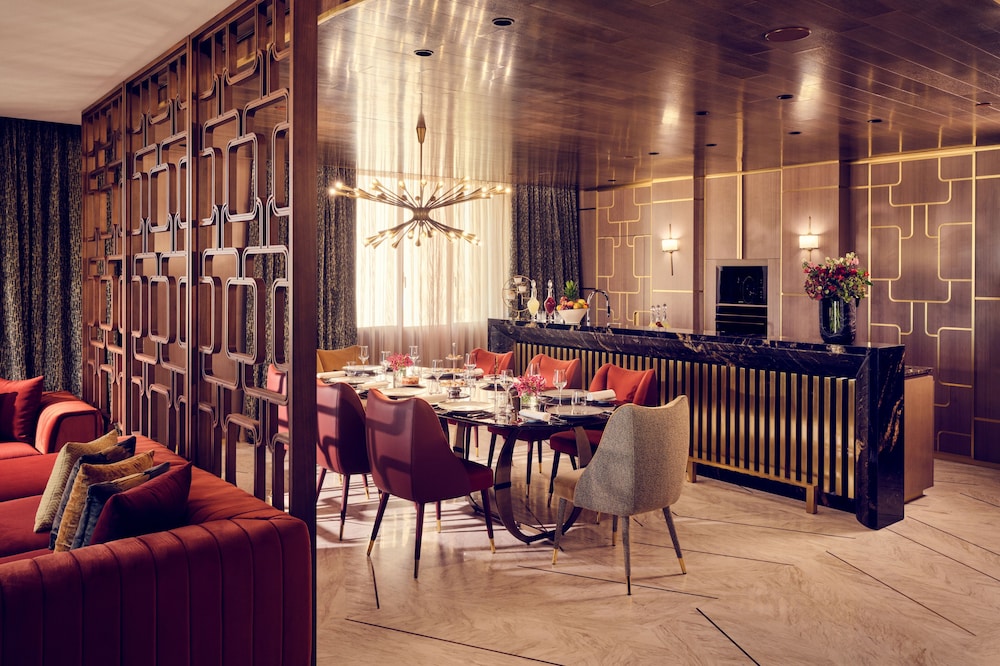 Signature Suite - Photo 2