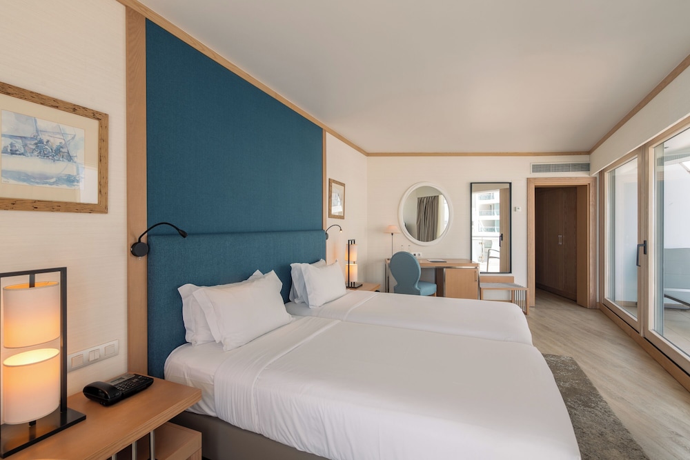 Deluxe Room, Ocean View - Photo 4