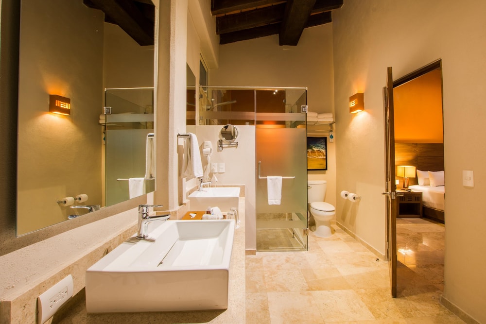Luxury Suite photo 2