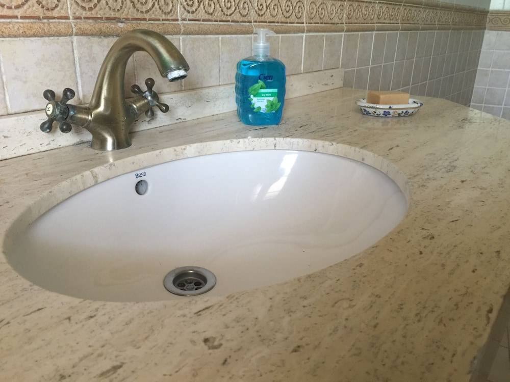 Deluxe Double Room, Private Bathroom - Photo 10