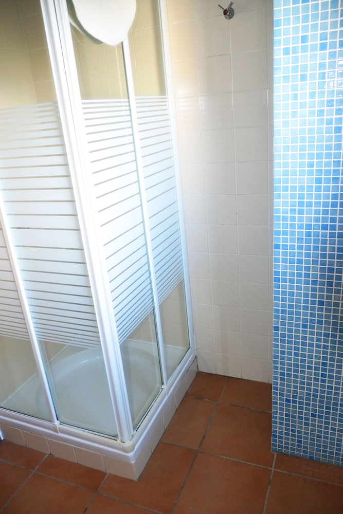 Double or Twin Room - Photo 3