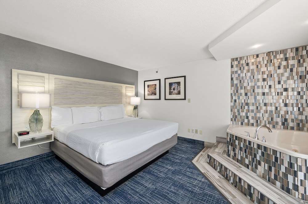Single Room, 1 King Bed, Jetted Tub photo 1