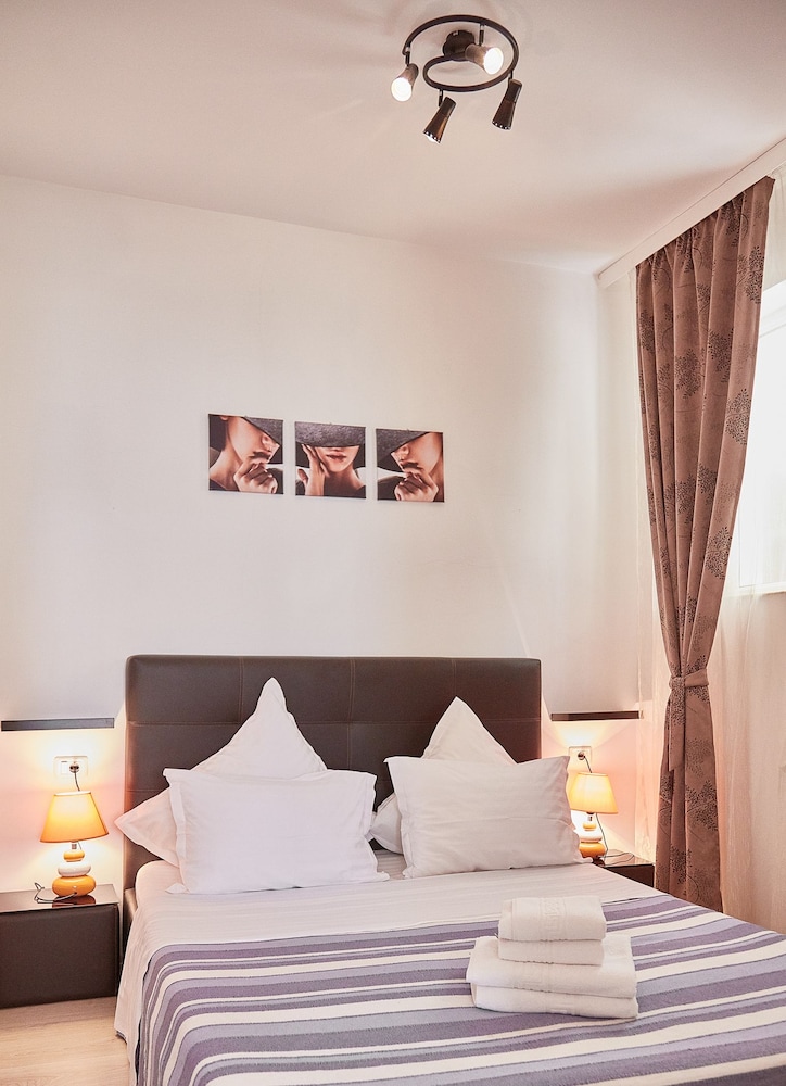 Deluxe Double Room, 1 Bedroom, Non Smoking photo 3