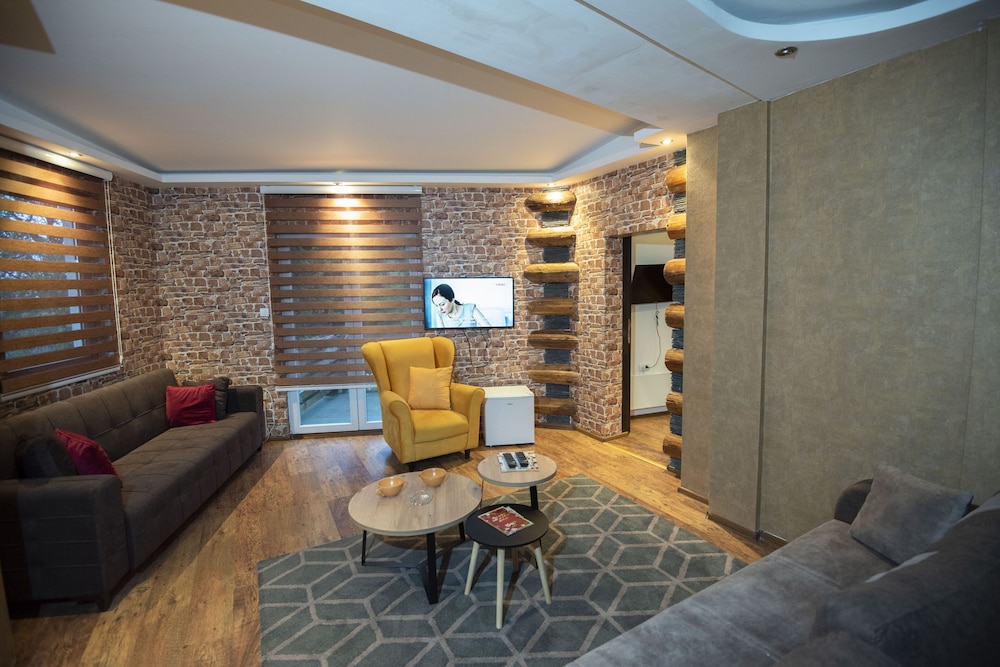 Superior Apartment, Multiple Beds, Mountain View