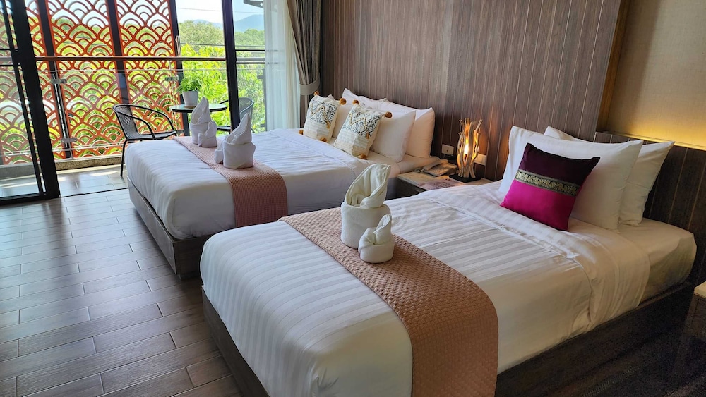 Deluxe Triple Room, Balcony photo 3