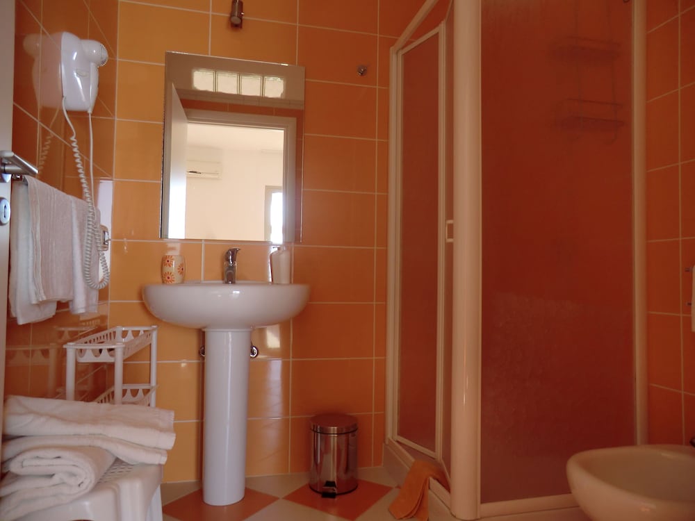 Triple Room, Ensuite, Ocean View photo 3