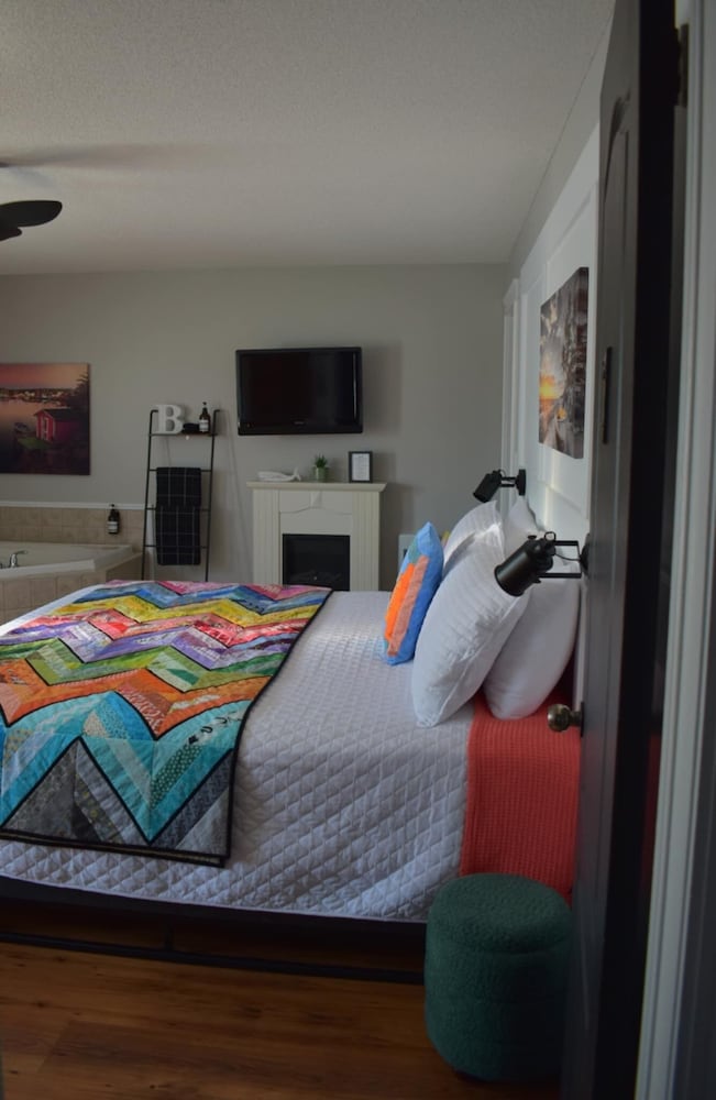 Luxury Suite, Ensuite photo 3