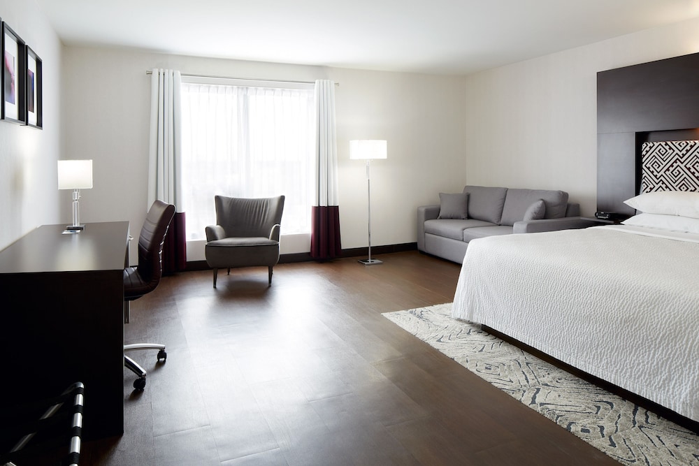 Premium Room, 1 King Bed with Sofa bed - Photo 1