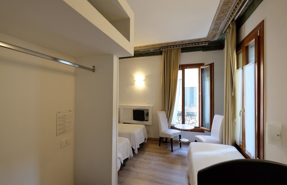 Comfort Room photo 3