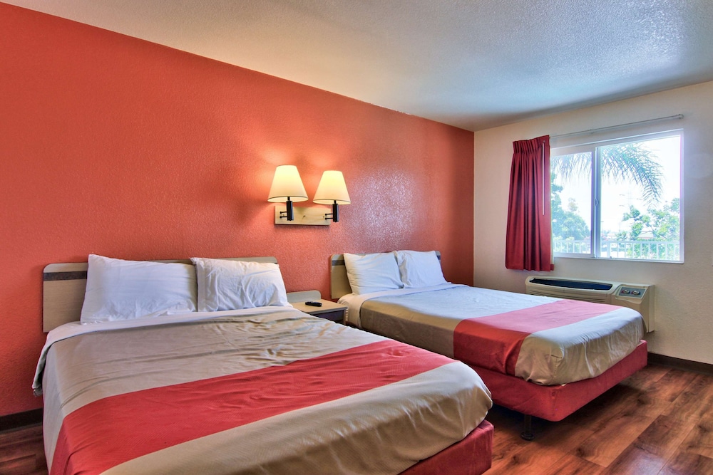 Deluxe Room, 2 Double Beds, Non Smoking, Refrigerator & Microwave