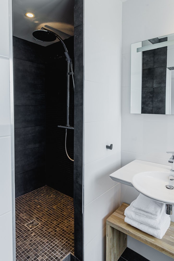 Single Room - Photo 2