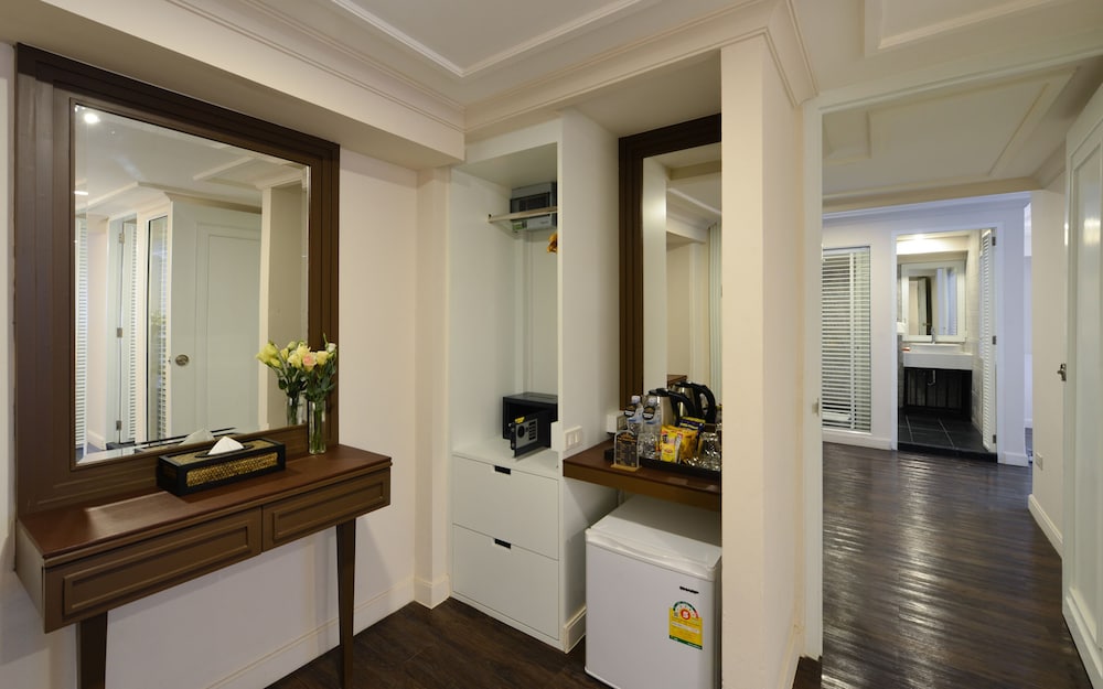 Deluxe Double Room, 1 King Bed photo 2