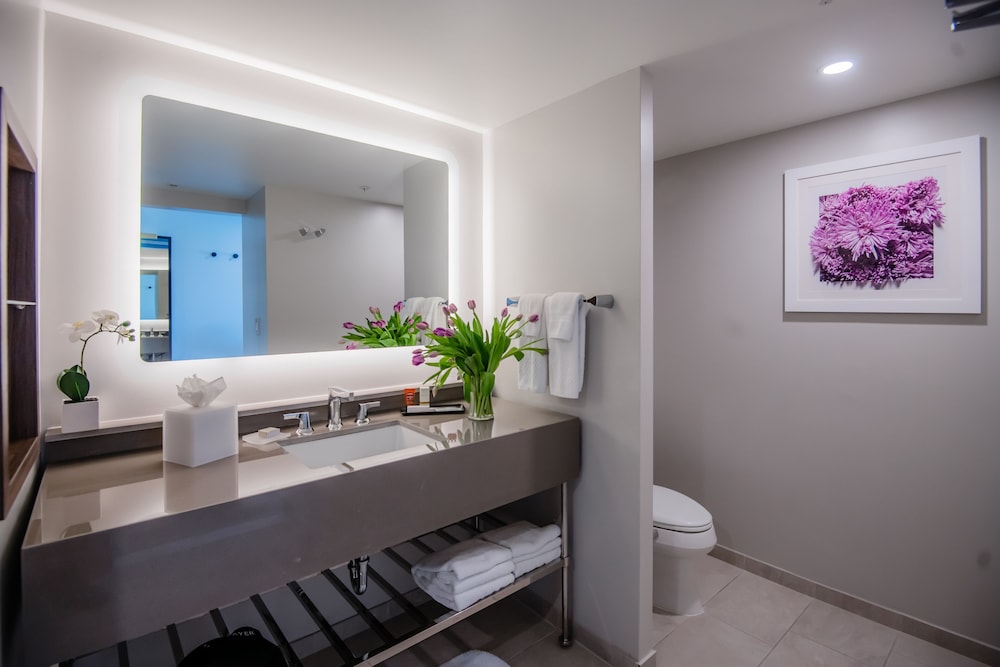 Premium Room, 1 King Bed (Madera King) - Photo 10