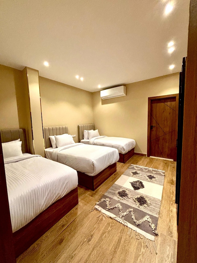 Deluxe Triple Room photo 2