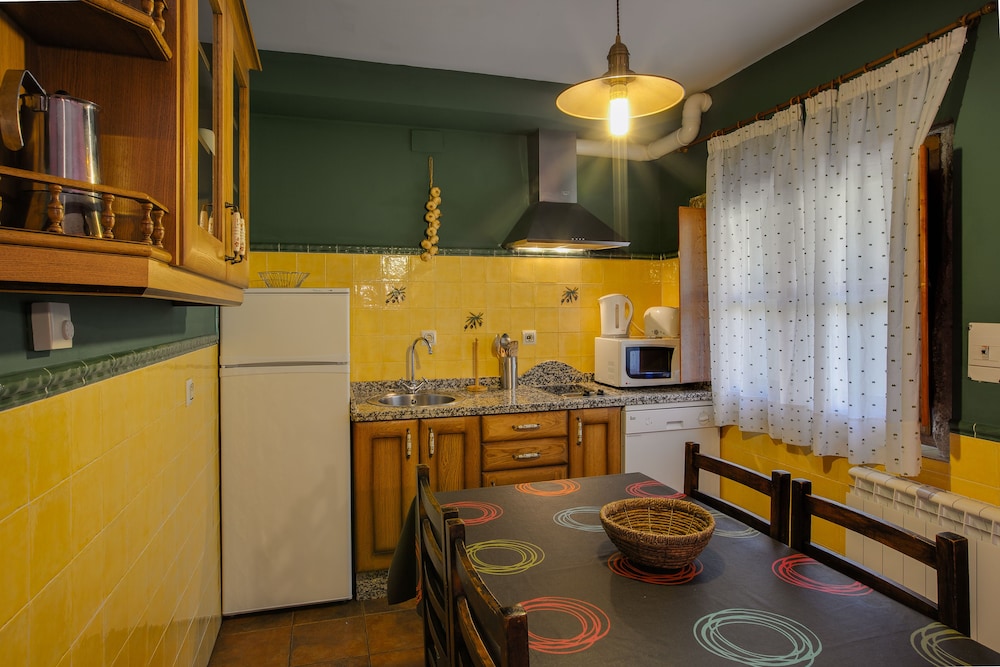 Family Apartment, 3 Bedrooms, Accessible, Mountain View photo 2