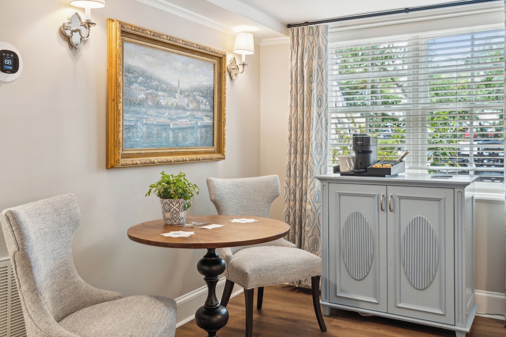 Traditional Room, 1 Queen Bed, Accessible, Ground Floor (Pet Friendly) photo 2