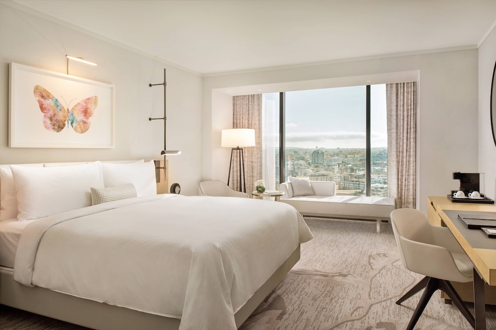 King Room with One King Bed (Non Smoking)