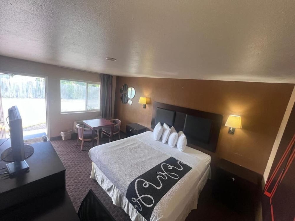 Single Room, 1 King Bed, Non Smoking