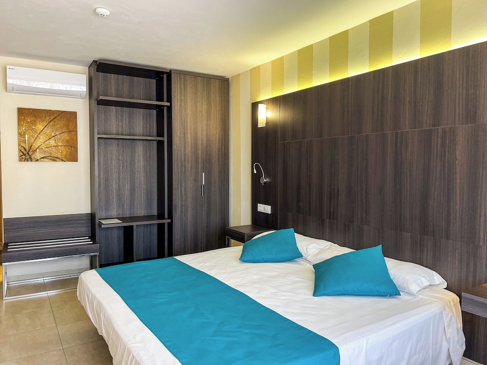 Deluxe Room - Photo 7
