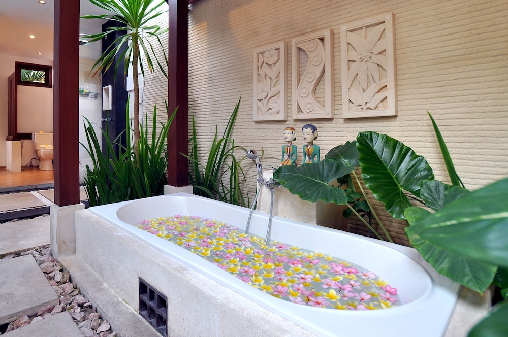 Romantic Double Room, 1 Bedroom, Private Pool photo 3