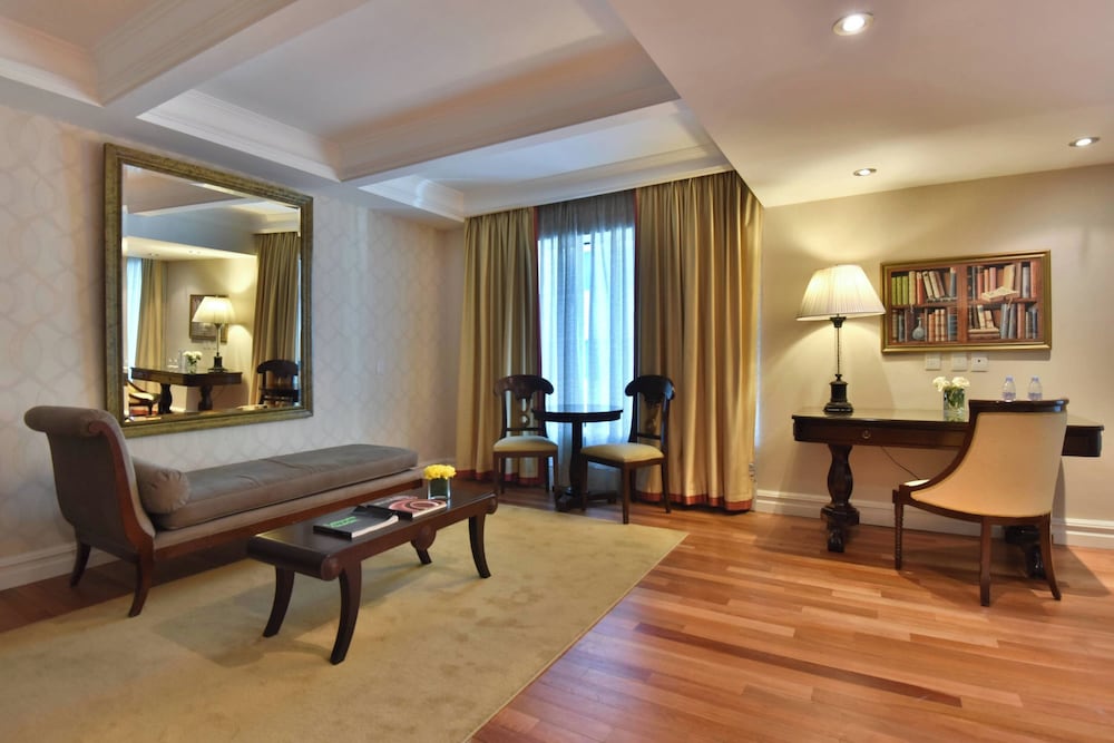 Deluxe Room, 1 King Bed, Pool Access