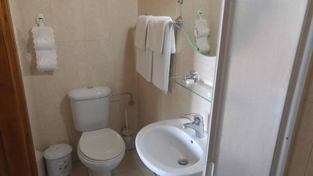 Basic Double or Twin Room, Mountain View photo 2