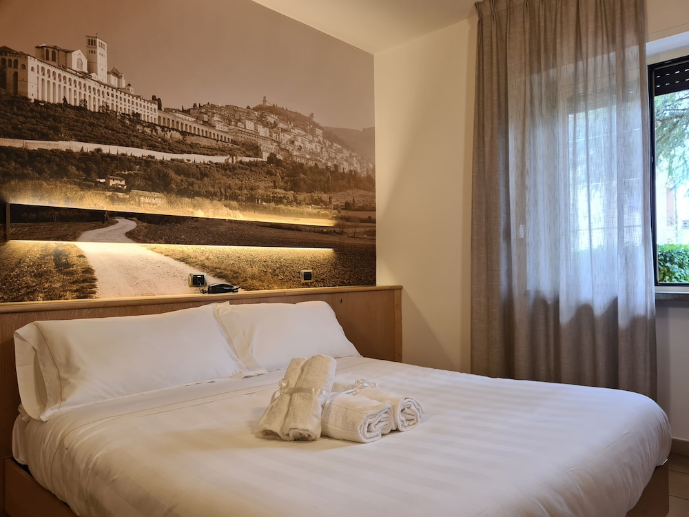 Standard Double or Twin Room photo 1