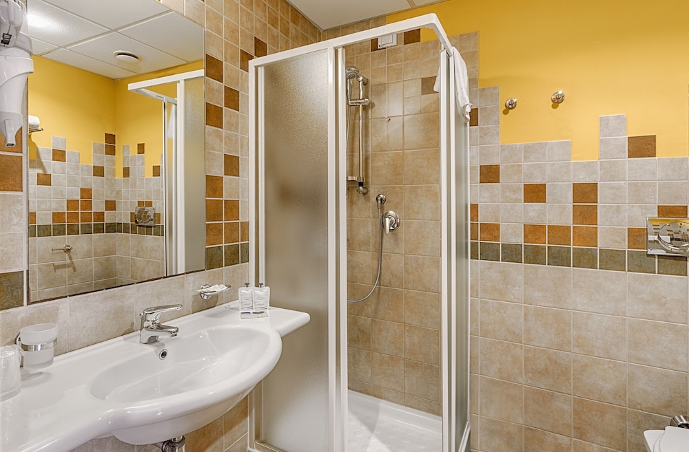 Premium Triple Room, Garden View - Photo 5