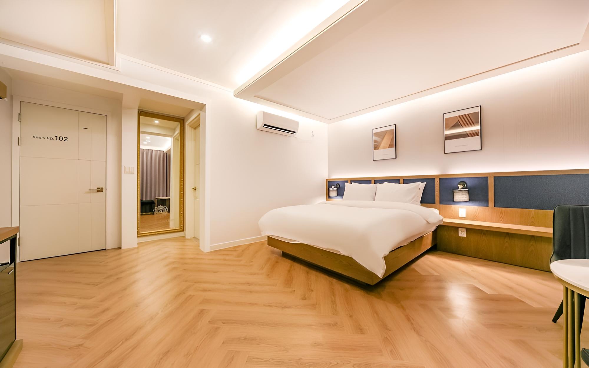 Room (Standard (Breakfast - Abalone Porridg)