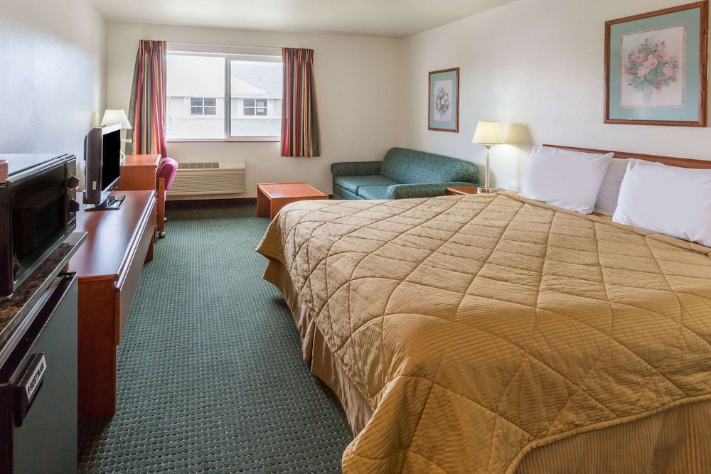 Standard Room, 1 King Bed - Photo 1