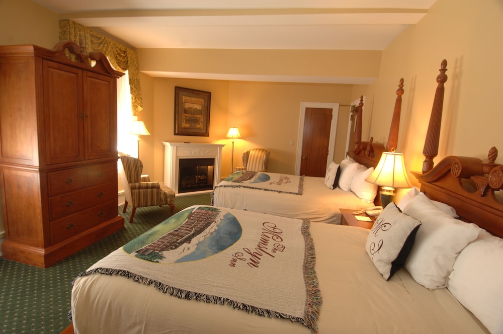 Historic Room, Two Full Beds photo 3