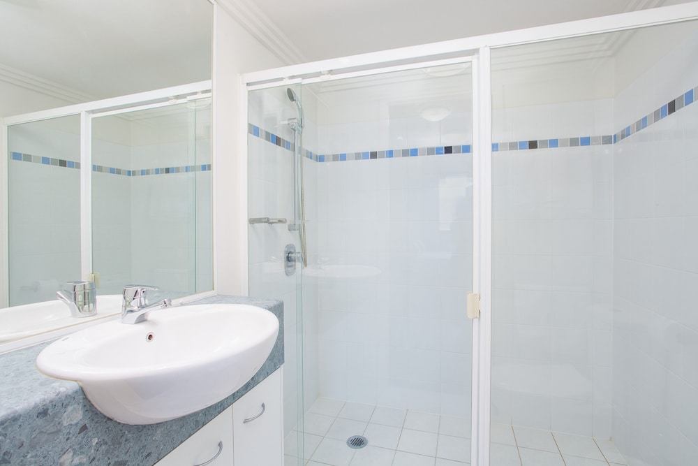 Apartment, 2 Bedrooms, 2 Bathrooms (1 Queen & 2 Single Beds) photo 3